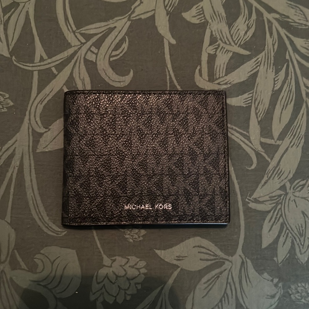 Michael Kors Mens Wallet. NWOT